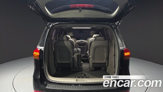 Kia Canival 2015 — photo 20