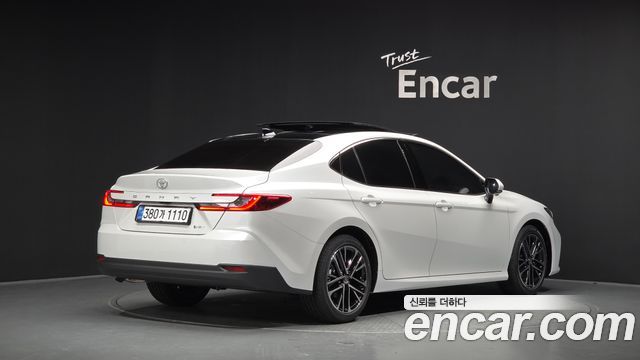 Toyota Camry 2026 — photo 2