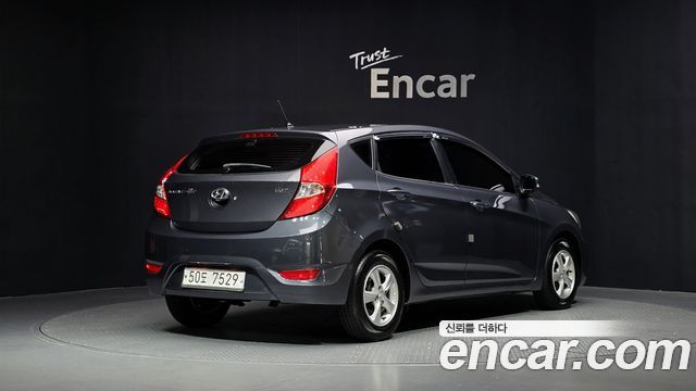 Hyundai Accent 2012 — photo 2