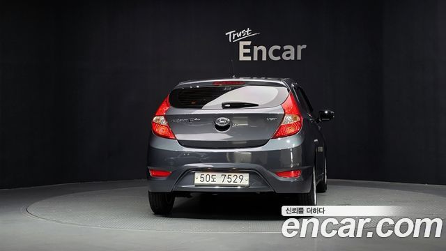 Hyundai Accent 2012 — photo 4