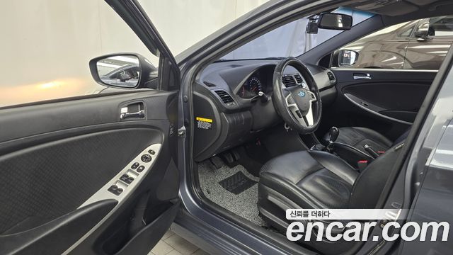 Hyundai Accent 2012 — photo 10