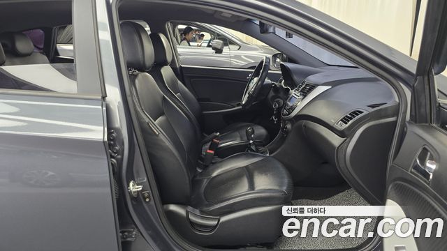 Hyundai Accent 2012 — photo 11
