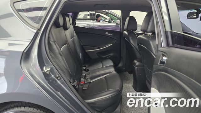 Hyundai Accent 2012 — photo 12