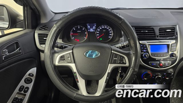 Hyundai Accent 2012 — photo 13