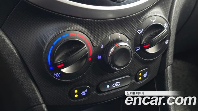 Hyundai Accent 2012 — photo 16