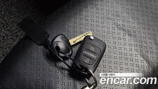 Hyundai Accent 2012 — photo 17