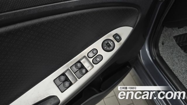 Hyundai Accent 2012 — photo 19