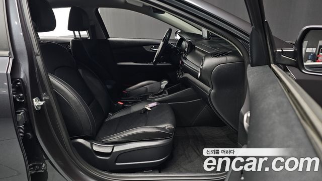 Kia K3 2022 — photo 16