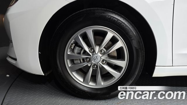 Hyundai AVANTE 2019 — photo 5