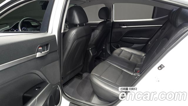Hyundai AVANTE 2019 — photo 11