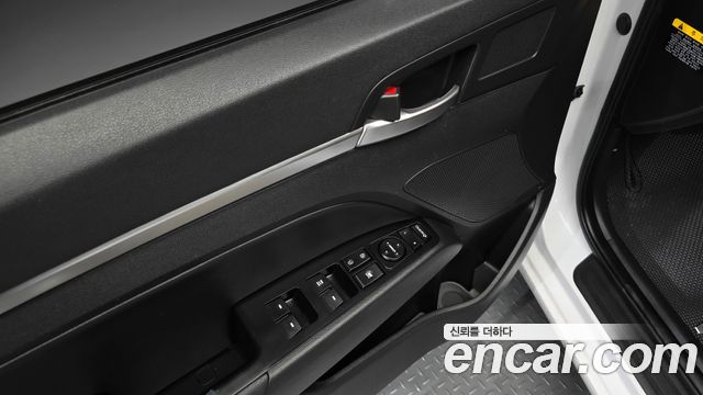 Hyundai AVANTE 2019 — photo 18