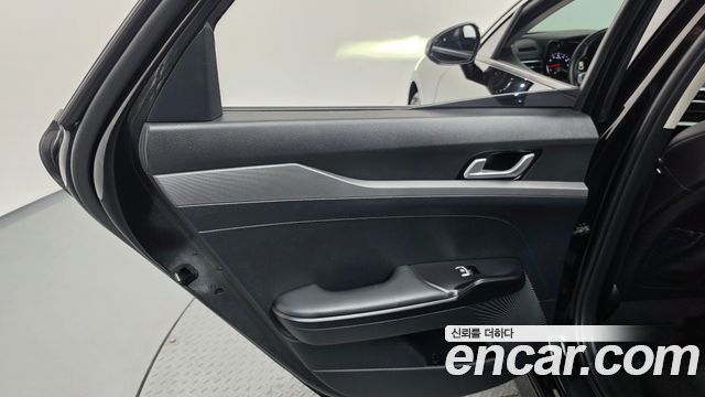 Kia K5 2023 — photo 15