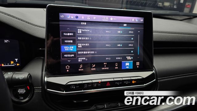 Jeep Compass 2022 — photo 17