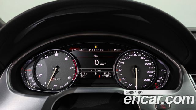 Audi S8 2015 — photo 8
