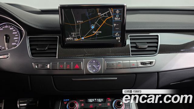 Audi S8 2015 — photo 14