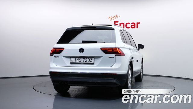 Volkswagen Tiguan 2020 — photo 4