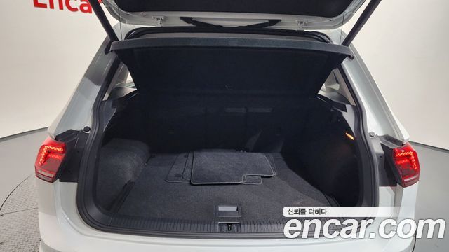 Volkswagen Tiguan 2020 — photo 21