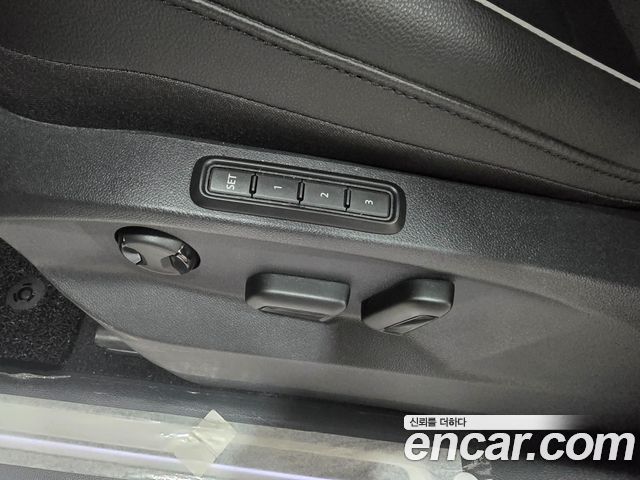 Volkswagen Tiguan 2023 — photo 11
