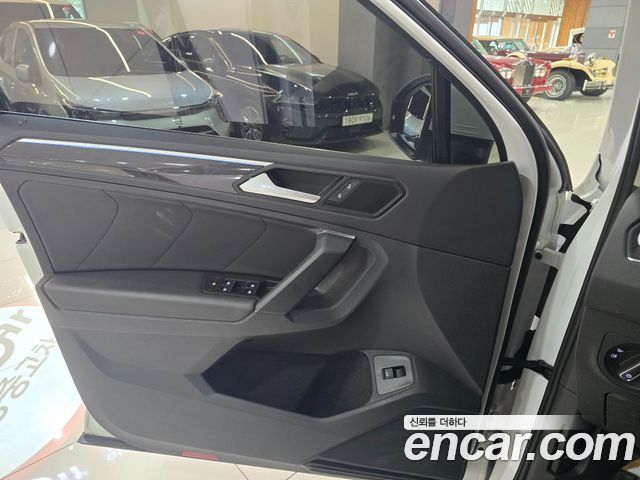 Volkswagen Tiguan 2023 — photo 13