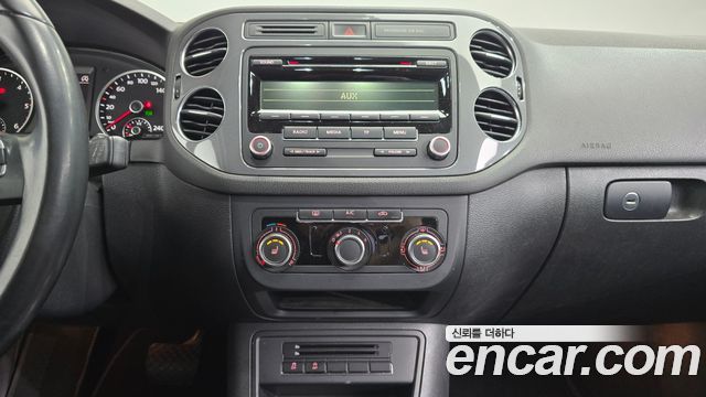 Volkswagen Tiguan 2015 — photo 12