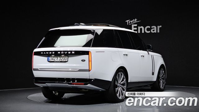 Land Rover Range Rover 2023 — photo 2