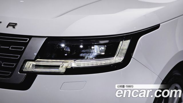 Land Rover Range Rover 2023 — photo 8