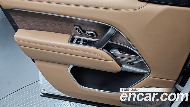 Land Rover Range Rover 2023 — photo 14