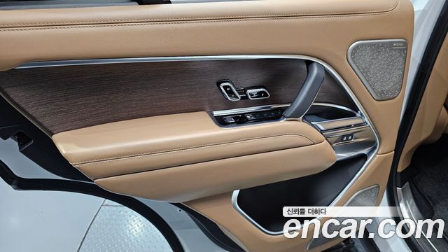Land Rover Range Rover 2023 — photo 15