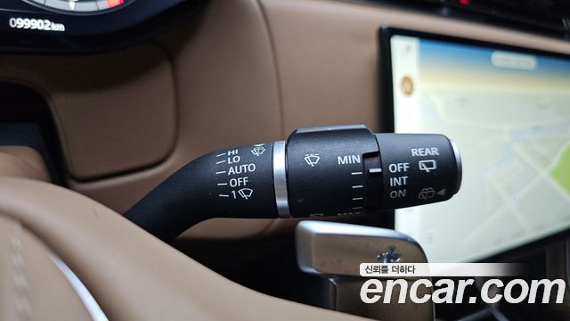 Land Rover Range Rover 2023 — photo 27