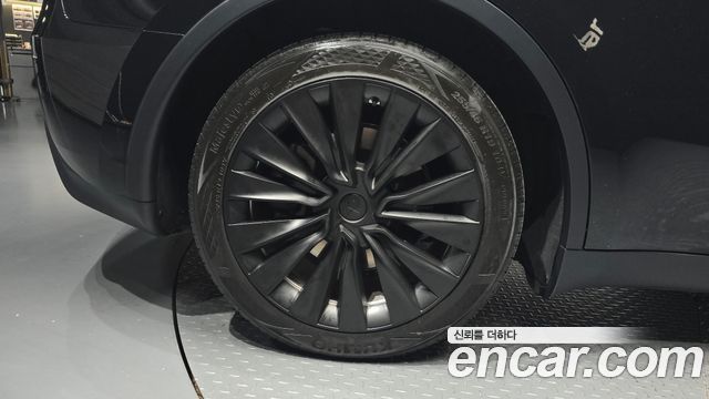 Tesla Model Y 2024 — photo 5