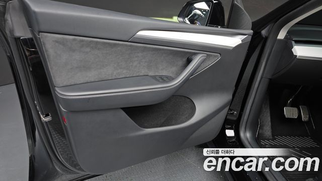 Tesla Model Y 2024 — photo 14