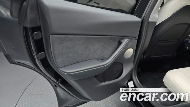 Tesla Model Y 2024 — photo 15