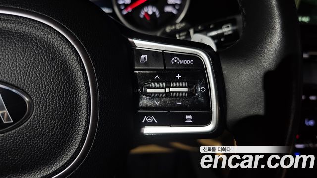Kia Canival 2021 — photo 24