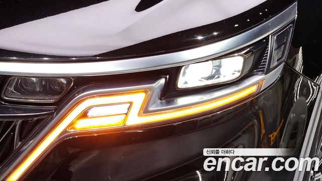 Kia Canival 2021 — photo 8