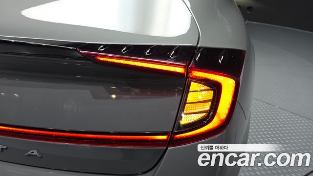 Hyundai Sonata 2022 — photo 9