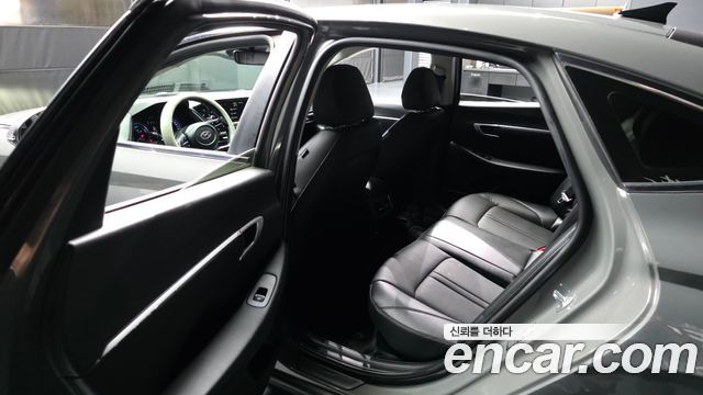Hyundai Sonata 2022 — photo 16