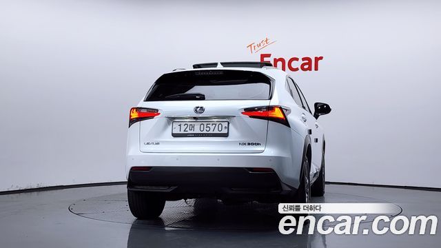 Lexus NX 2016 — photo 4