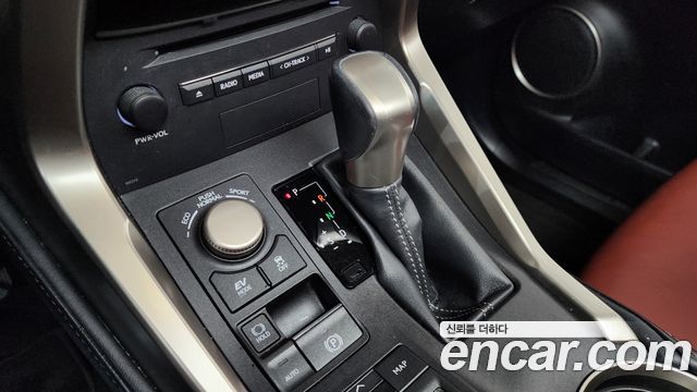 Lexus NX 2016 — photo 9