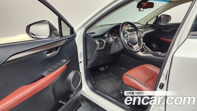Lexus NX 2016 — photo 10