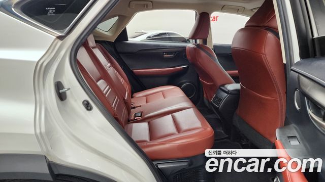 Lexus NX 2016 — photo 12