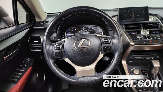 Lexus NX 2016 — photo 13