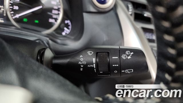 Lexus NX 2016 — photo 17