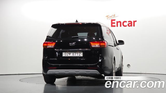 Kia Canival 2016 — photo 4