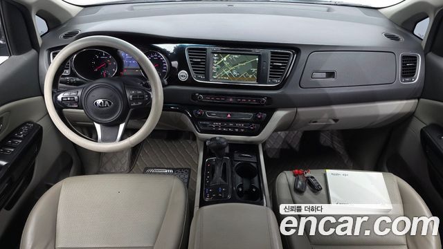 Kia Canival 2016 — photo 10