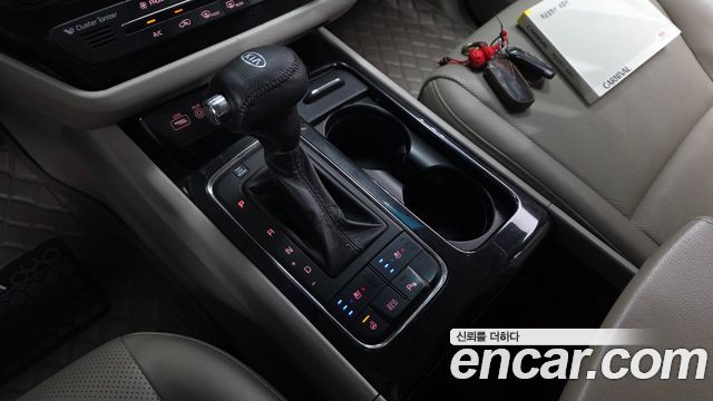 Kia Canival 2016 — photo 12