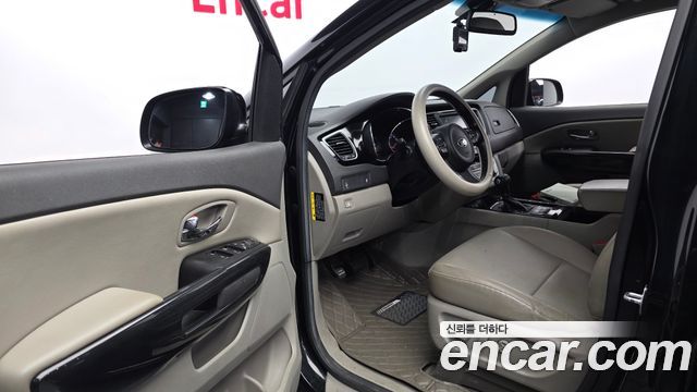 Kia Canival 2016 — photo 13