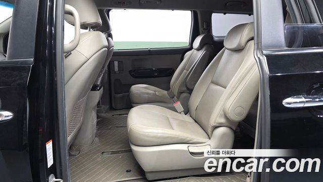 Kia Canival 2016 — photo 18