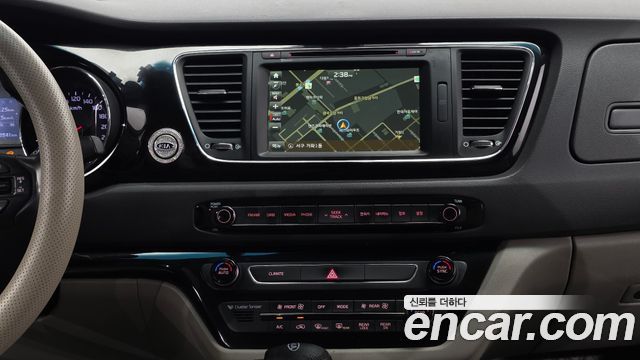 Kia Canival 2016 — photo 21