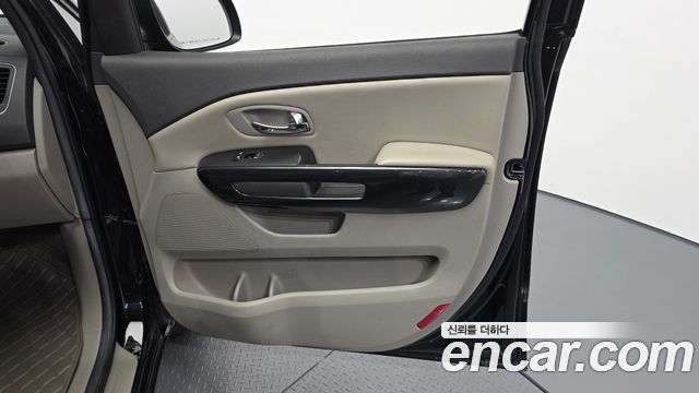 Kia Canival 2016 — photo 15