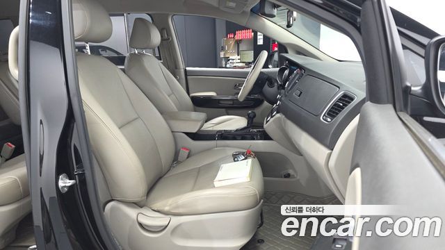 Kia Canival 2016 — photo 16